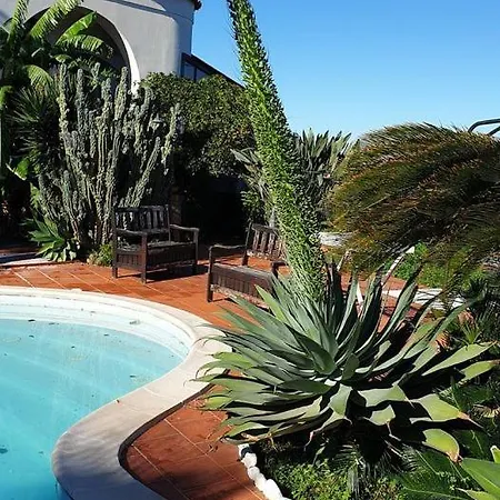 לינה וארוחת בוקר Antica 4*